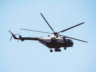 Archivo - Un helicóptero ruso Mil Mi-171 de la Fuerza Aérea Peruana sobrevuela Lima (Perú)