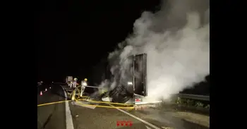 2 carriles cortados en la AP-7 entre Torredembarra y Altafulla (Tarragona) por incendio de un camión
