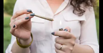 El cannabis en la adolescencia se asocia al doble de riesgo de trastornos psicóticos y bipolares en la juventud