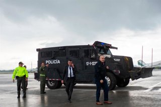 Archivo - Autoridades colombianas esperan en la base aérea de Bogotá, la llegada de los implicados en el asesinato del fiscal paraguayo Marcelo Pecci en 2022