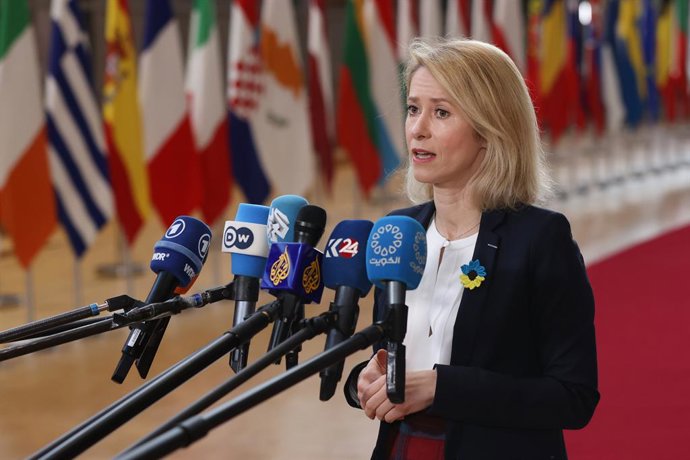A Alta Representante da União Europeia para a Política Externa, Kaja Kallas, antes de participar na reunião dos ministros dos Negócios Estrangeiros da UE, que se realiza esta segunda-feira em Bruxelas.