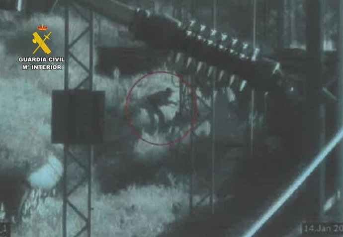 O acusado de 16 roubos de cabos em vias férreas da província foi capturado por uma câmera de segurança.