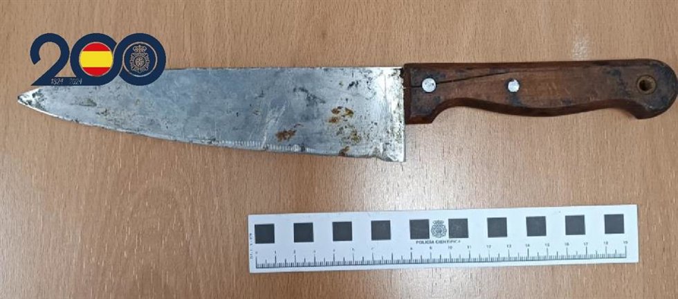 Arma blanca intervenida por la Policía Nacional con la que un individuo intentó robar a un grupo de jóvenes