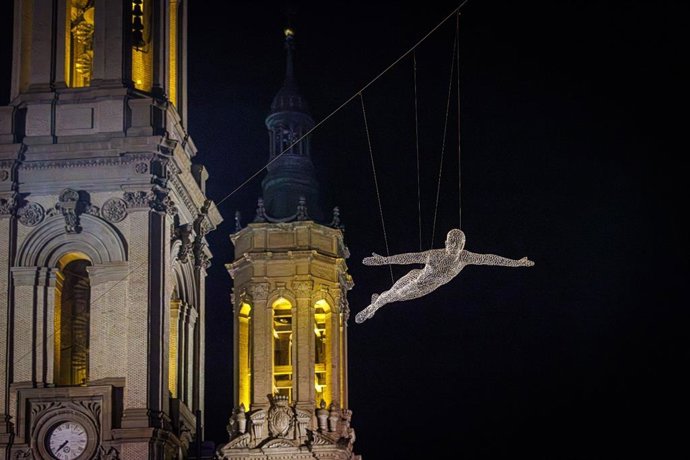 Una de las intervenciones de Zaragoza Luce en la plaza del Pilar.