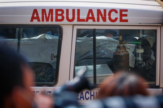 Archivo - January 17, 2023, Nepal: Dead bodies are seen at an ambulance brought from crash site at a morgue of a hospital in Kathmandu, Nepal. The bodies that could not be identified and are from Kathmandu and the vicinity as well as of the bodies of fore