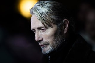Archivo - 17 December 2025, Berlin: Danish actor Mads Mikkelsen, actor, poses for photos on the red carpet during "The Last Viking" premiere at the Delphi Filmpalast. Photo: Christoph Soeder/dpa