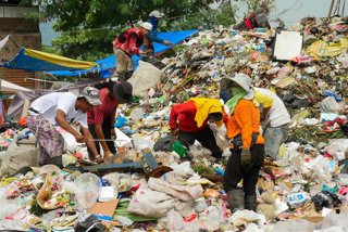 Archivo - Imagen de archivo de un vertedero de Rizal, Filipinas.