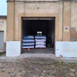 Punto de entrega de agua embotellada en Atienza.