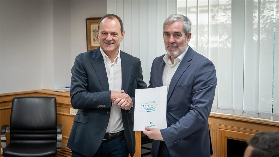 El presidente de Canarias, Fernando Clavijo, y el presidente de Primero Canarias, Óscar Hernández
