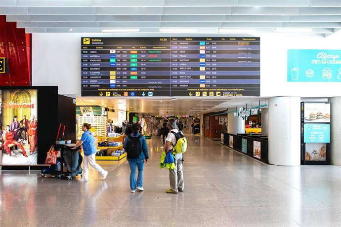 Archivo - Imagen de recurso de la zona de embarque de la terminal aérea.