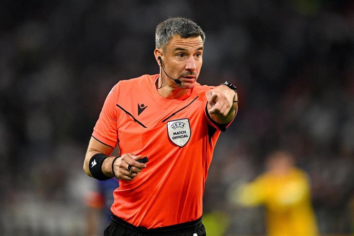 Archivo - El árbitro esloveno Slavko Vincic, en un partido de la Liga de Naciones en el Allianz Arena de Múnich.