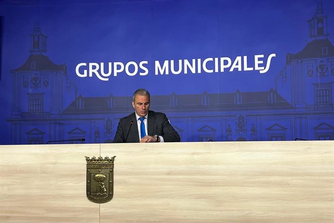 El portavoz de Vox en el Ayuntamiento de Madrid, Javier Ortega Smith, durante la rueda de prensa previa al Pleno de Cibeles