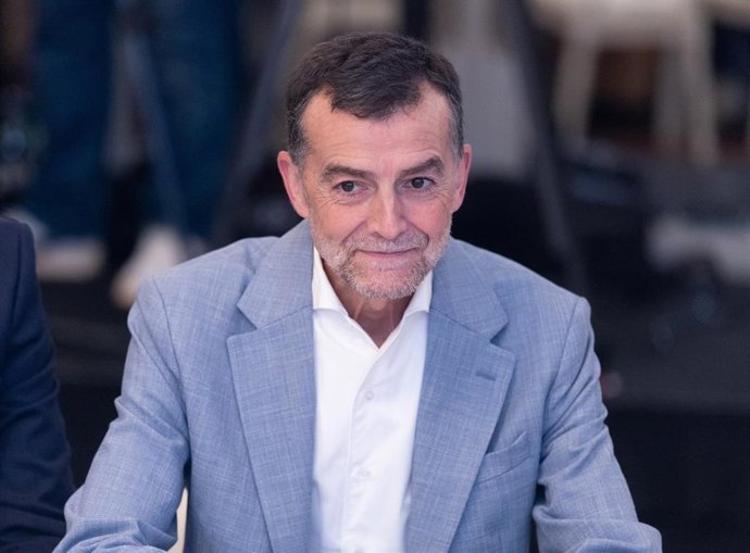 El coordinador federal de Izquierda Unida (IU), Antonio Maíllo, en un desayuno informativo de Nueva Economía Forum