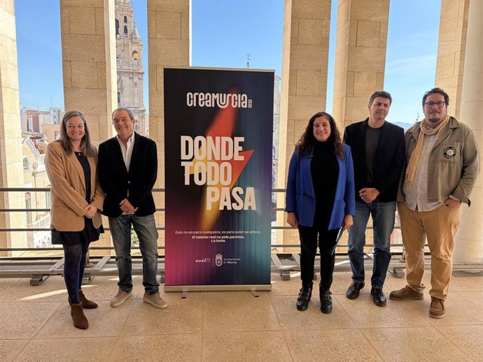 La concejal de Talento Joven y Espacios Públicos, Sofía López-Briones, presenta la XXXIV edición del concurso CreaMurcia 2026