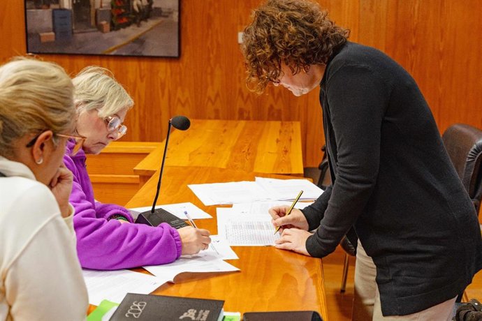 Diputación facilita a 20 familias de Castilblanco la compra de las viviendas en las que residían en alquiler a través de Sevilla Activa.