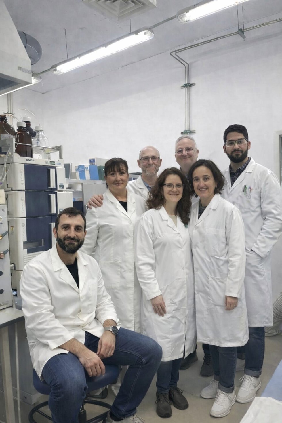 Autores del artículo de investigación. De izquierda a derecha, Carlos Rial, Rosa M. Varela, Miguel Palma, Daniela Rosa, Francisco A. Macías, María F. Duarte y Francisco J. Rodríguez-Mejías.