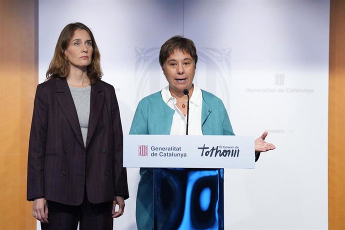 Archivo - La portavoz adjunta de los Comuns Susanna Segovia (d), en una imagen de archivo