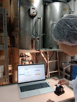 Sistema de análisis de la miel mediante tecnología de infrarrojo cercano.