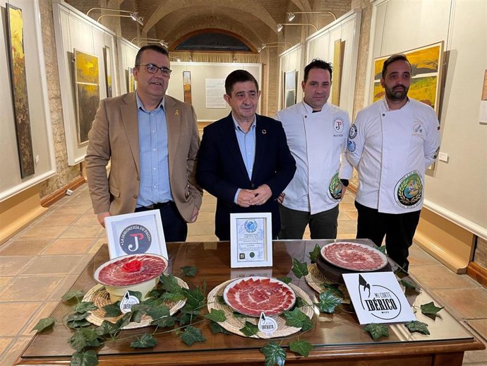Presentación del III Encuentro Solidario de Cortadores de Jaén a abneficio de ALES