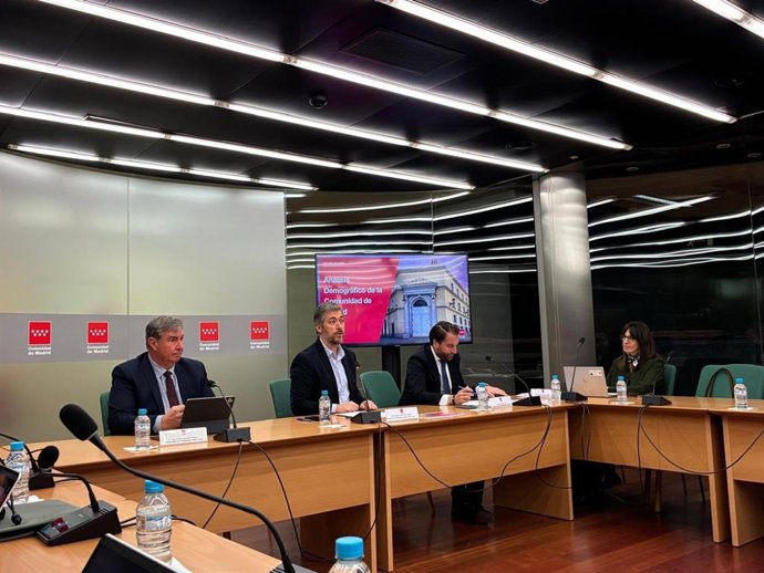 EL consejero de Presidencia, Justicia y Administración Local, Miguel Ángel García Martín, ha presentado los datos de población en la sede de la viceconsejería de Justicia y Víctimas