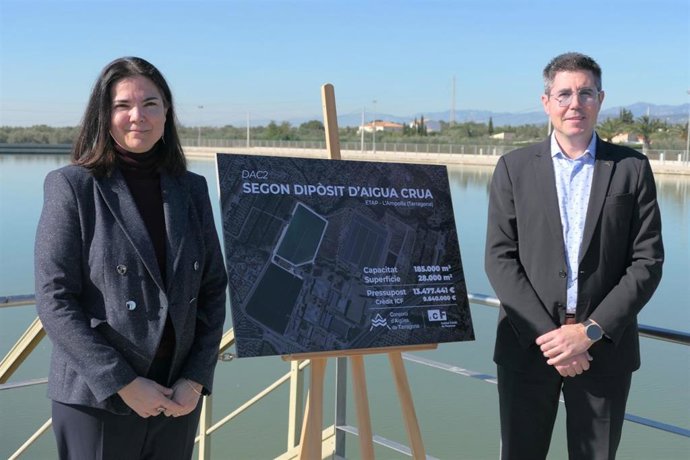 La consejera delegada del ICF, Vanessa Servera, y el presidente del Consorci d'Aigües de Tarragona, Marc Brunet.