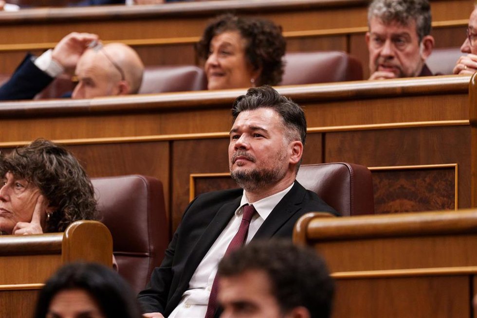 El portavoz de ERC en el Congreso, Gabriel Rufián, durante una sesión plenaria en el Congreso de los Diputados, a 17 de febrero de 2026, en Madrid (España).