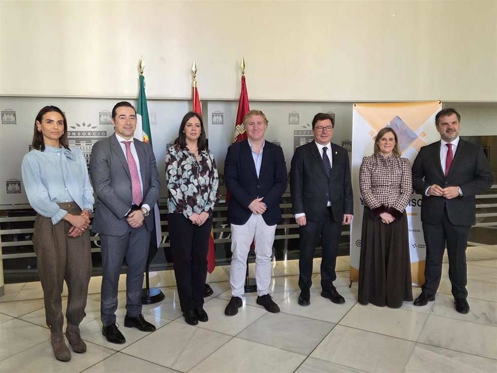 Autoridades en la presentación de la Oficina del Emprendedor y del Inversor de Badajoz.