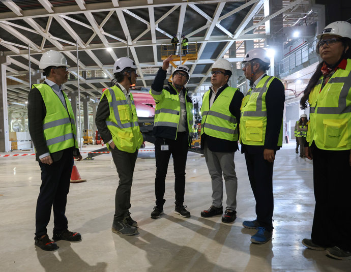 El jefe del Consell visita las instalaciones de PowerCo Spain en Sagunto, junto al CEO y al CFO de la compañía, Andreas Rottmann y Javier Rivera