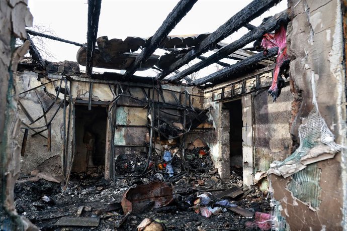 Restes d'un habitatge incendiat a causa d'un atac nocturn rus a Odesa, Ucraïna