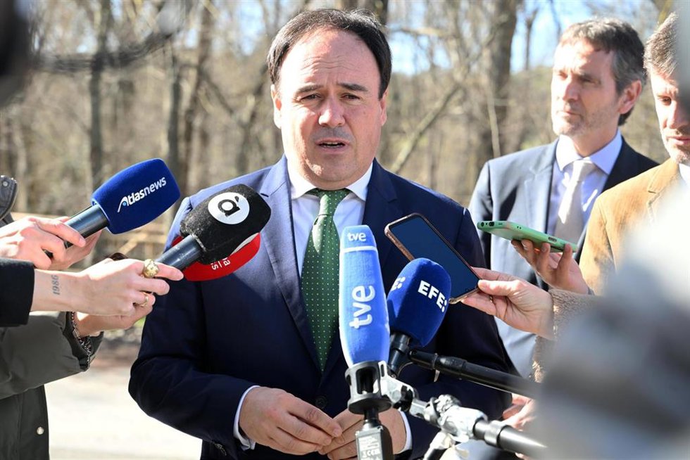 El presidente de la Generalitat Valenciana, Juan Francisco Pérez Llorca, atiende a la prensa en una imagen de archivo