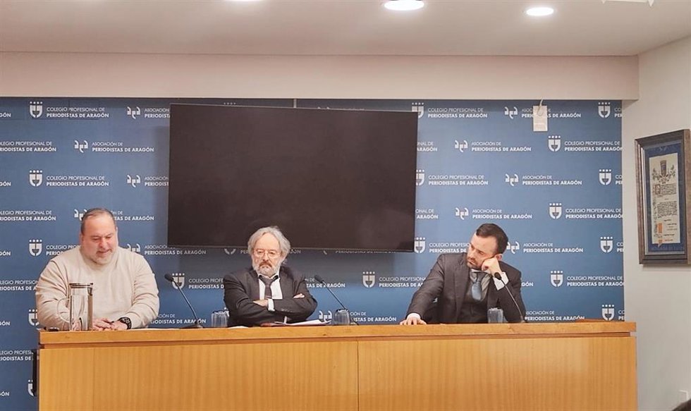 De izquierda a derecha, el abogado Álvaro Bajén, el secretario general de UPTA Aragón, Álvaro Bajén; y el coordinador económico de UPTA Aragón, Víctor Bajén.