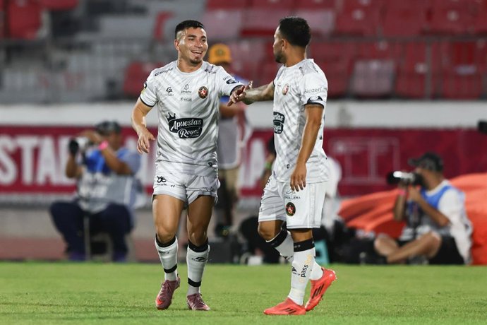 Futbol, Universidad de Chile vs Deportes Limache. Fecha 4, Liga de Primera 2026. El jugador de Deportes Limache Daniel Castro celebra su gol durante el partido de primera division disputado en el Estadio Nacional en Santiago, Chile. 22/02/2026 Felipe