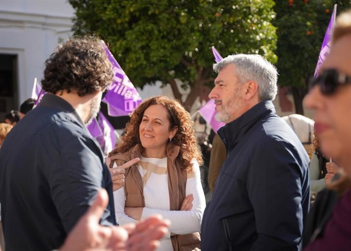 la secretaria general de CCOO Andalucía, Nuria López (c), junto al secretario general de UGT Andalucía, Óskar Martín (d). 