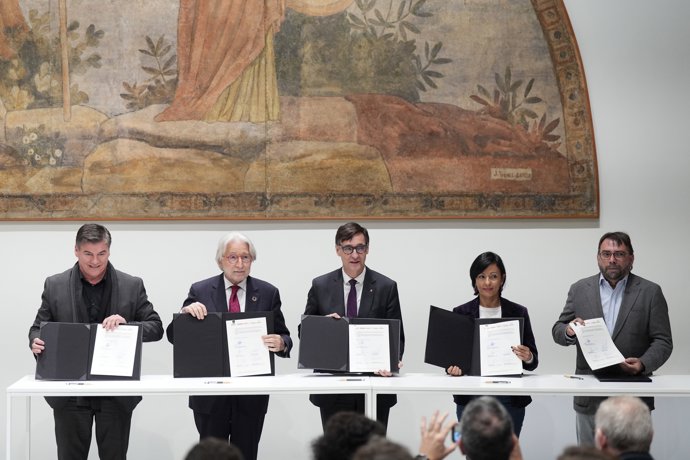 Signatura de l'acord entre Govern, patronals i sindicats per als comptes de la Generalitat 2026