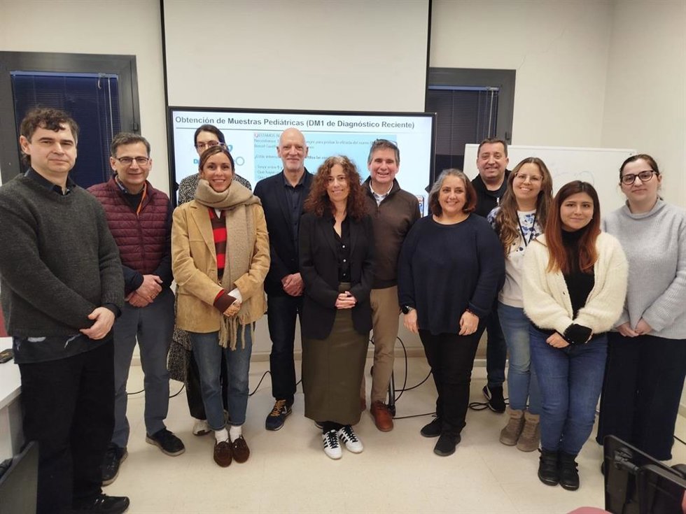 Visita de familiares y pacientes en diabetes tipo 1 a científicos de la Fundación Progreso.