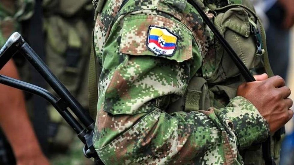 Archivo - Imagen de archivo de un guerrillero de las FARC.