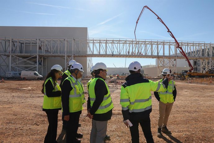 El 'president' de la Generalitat, Juanfran Pérez Llorca, visita las instalaciones de PowerCo Spain en Sagunt junto al CEO y al CFO de la compañía, Andreas Rottmann y Javier Rivera, respectivamente