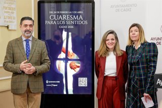 María del Mar Díez, Maite González y José Manuel Verdulla presentando la programación de Cuaresma de Fundación Cajasol y Ayuntamiento de Cádiz.
