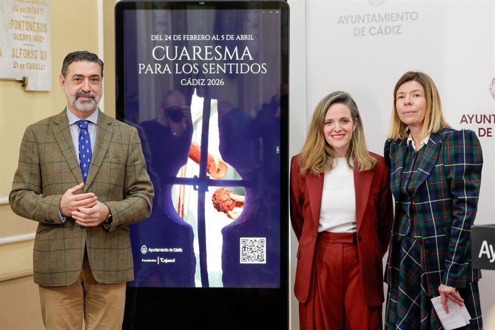 María del Mar Díez, Maite González y José Manuel Verdulla presentando la programación de Cuaresma de Fundación Cajasol y Ayuntamiento de Cádiz.