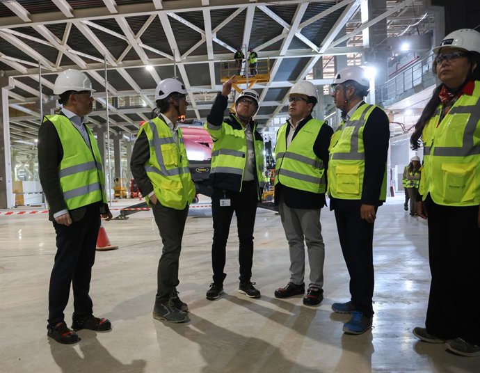 El cap del Consell visita les instal·lacions de PowerCo Spain a Sagunt, junt amb el CEO i al CFO de la companyia, Andreas Rottmann i Javier Rivera