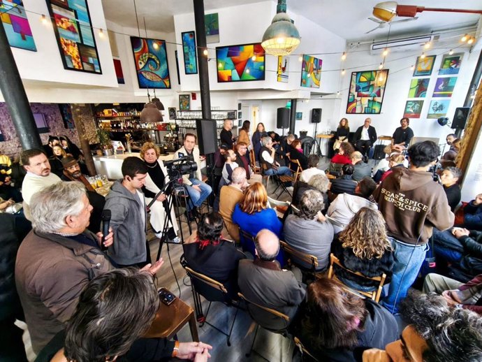 Foro de 'Luces Largas' con la asistencia del portavoz del PSOE en el Ayuntamiento de Sevilla, Antonio Muñoz.