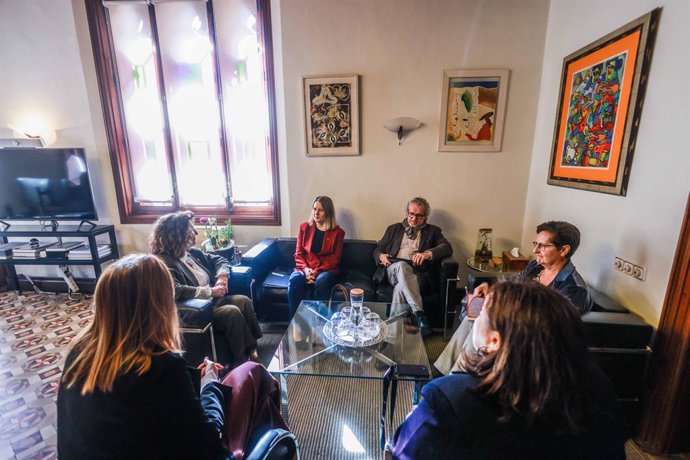 La consellera Mònica Martínez Bravo durant la visita