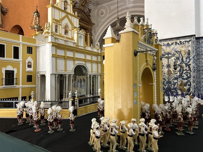 Pasos en miniatura en exposición en Sevilla