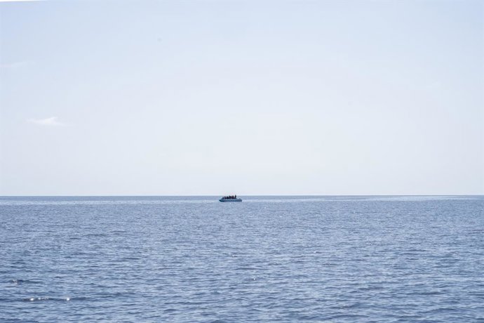 Archivo - March 16, 2024, Libyan Sar Zone, Libya: A boat full of migrants crossing the Mediterranean Sea. March 16, 2024, MSF vessel Geo Barents intercepted two small boats full of migrants navigating towards Europe in the Libyan SAR zone. The NGO organiz
