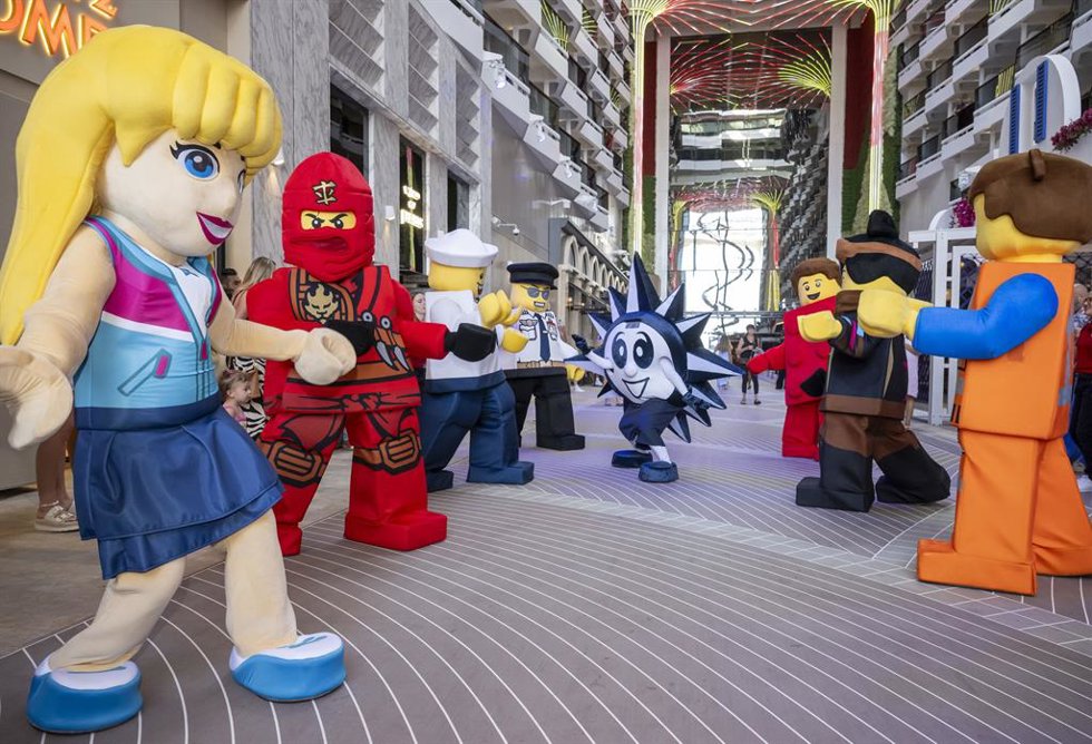 MSC World America Lego Family Parade