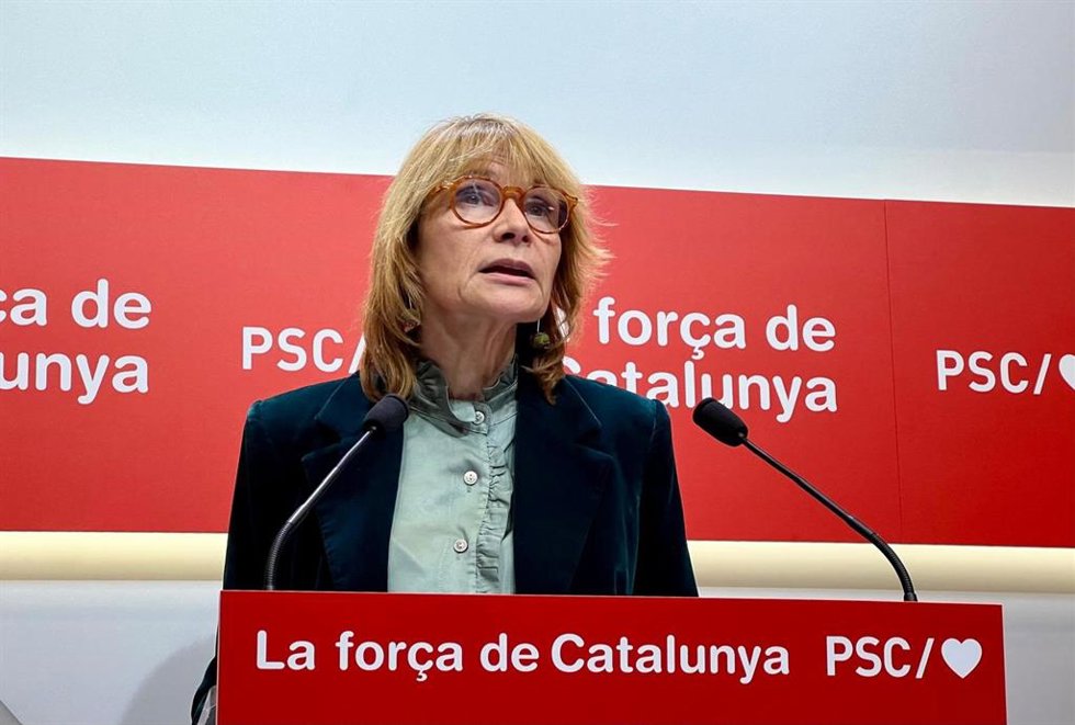 La viceprimera secretaria y portavoz del PSC, Llusa Moret, en una rueda de prensa desde la sede del partido