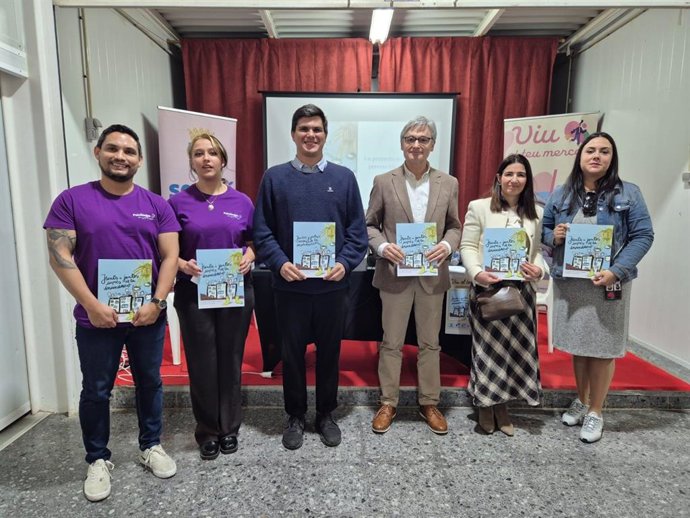 "Juntos Y Juntas Después De La Inundación"