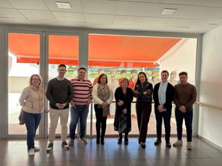 Catalina Barragán y Dolores Sánchez (centro), durante la visita a la Residencia de Mayores Manuela Cano Morales de Cardeña.