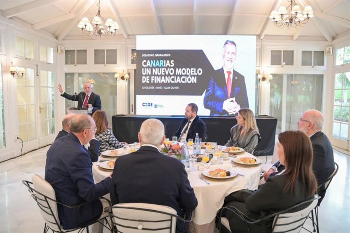 El ministro de Política Territorial y Memoria Democrática, Ángel Víctor Torres, en un desayuno con CEOE-Tenerife para exponer el nuevo modelo de financiación autonómica