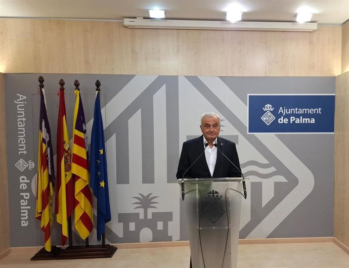 Archivo - El portavoz de Vox en el Ayuntamiento de Palma, Fulgencio Coll, durante una rueda de prensa.